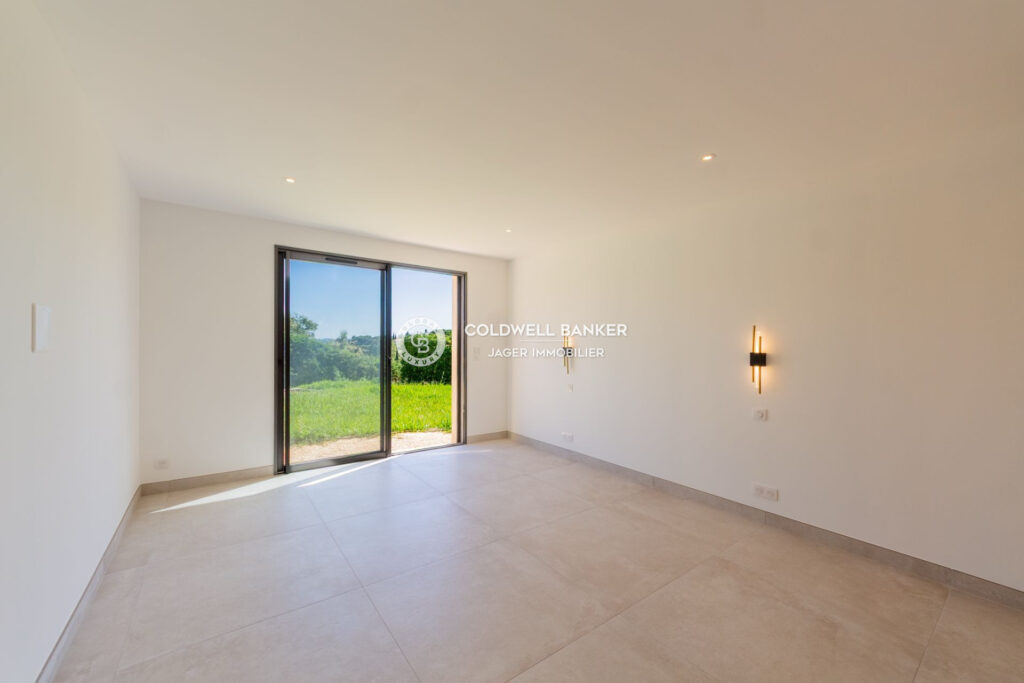 Villa rénovée Les Issambres – 5 pièces – 4 chambres – 270.00 m²