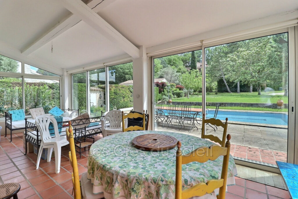 BRIGNOLES ? Villa traditionnelle avec piscine sur grand terrai – 6 pièces – 4 chambres – 161.16 m²