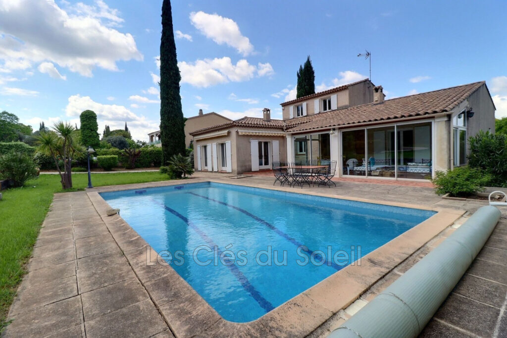 BRIGNOLES ? Villa traditionnelle avec piscine sur grand terrai – 6 pièces – 4 chambres – 161.16 m²