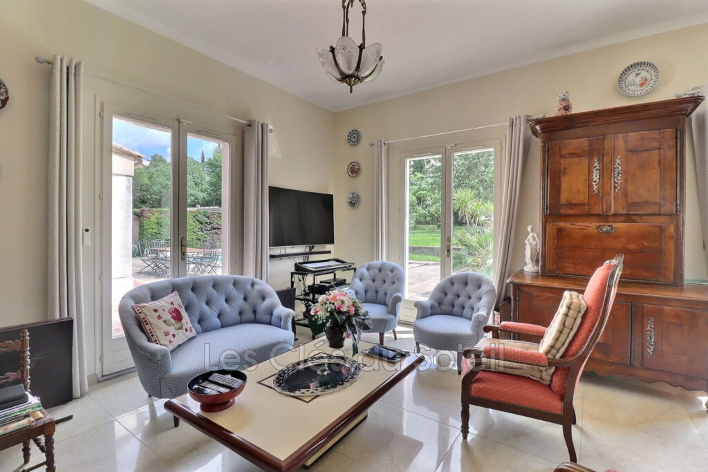 BRIGNOLES ? Villa traditionnelle avec piscine sur grand terrai – 6 pièces – 4 chambres – 161.16 m²