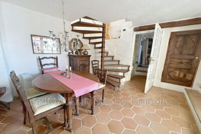 maison de hameau avec terrasse, au calme et belle vue – 5 pièces – 3 chambres – 76.20 m²