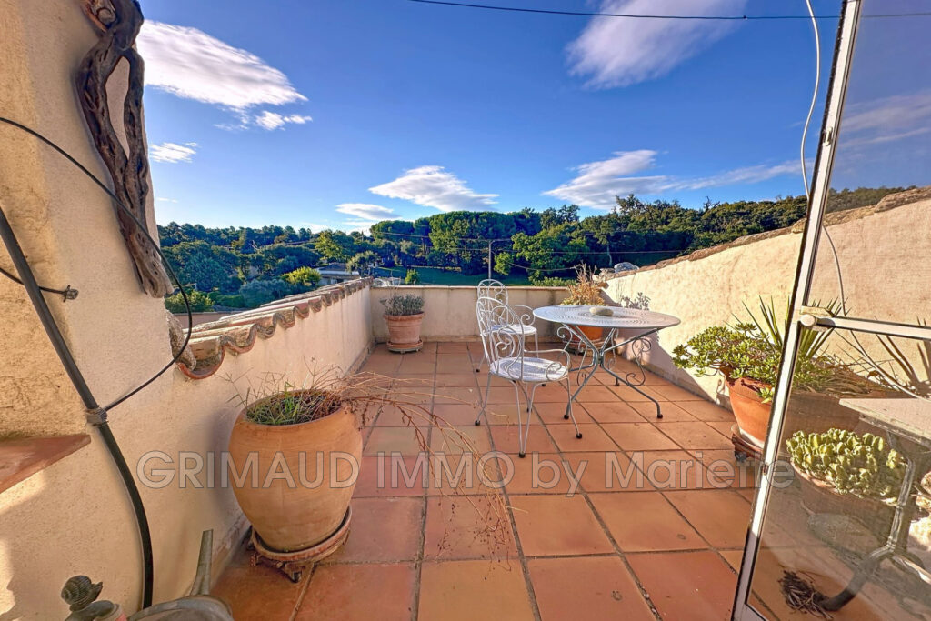 maison de hameau avec terrasse, au calme et belle vue – 5 pièces – 3 chambres – 76.20 m²