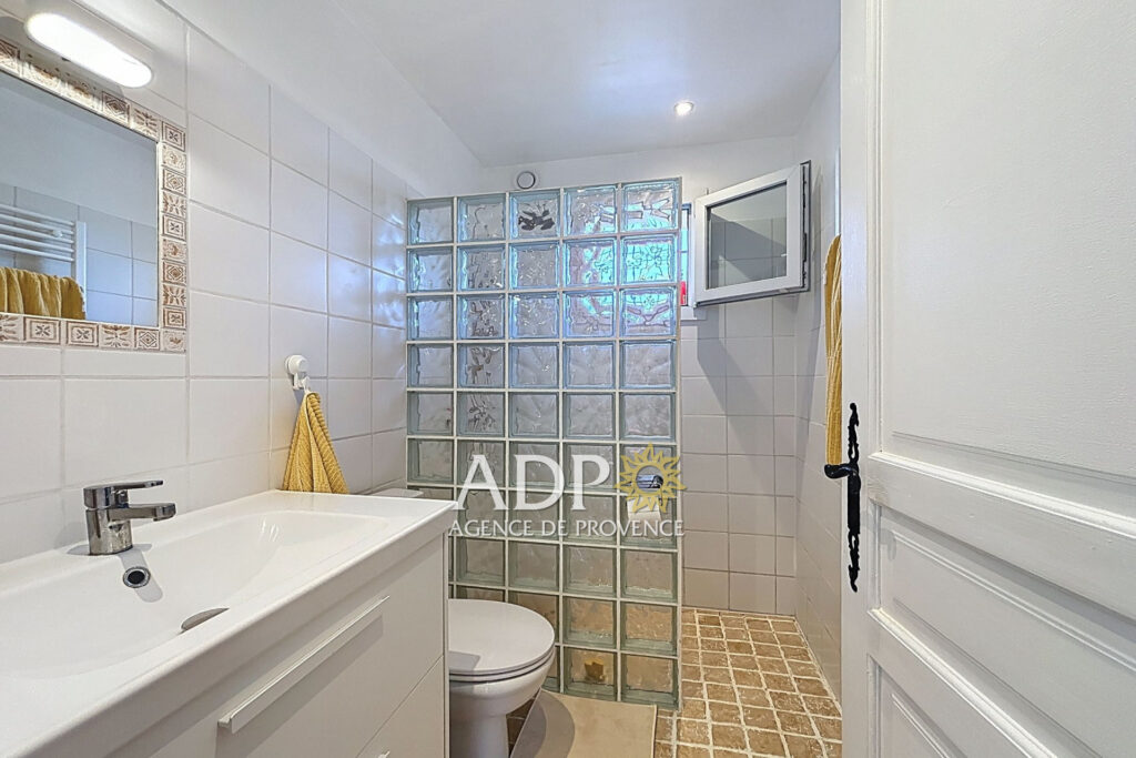 vente maison 8 Pièce(s) – 8 pièces – 5 chambres – 218.00 m²