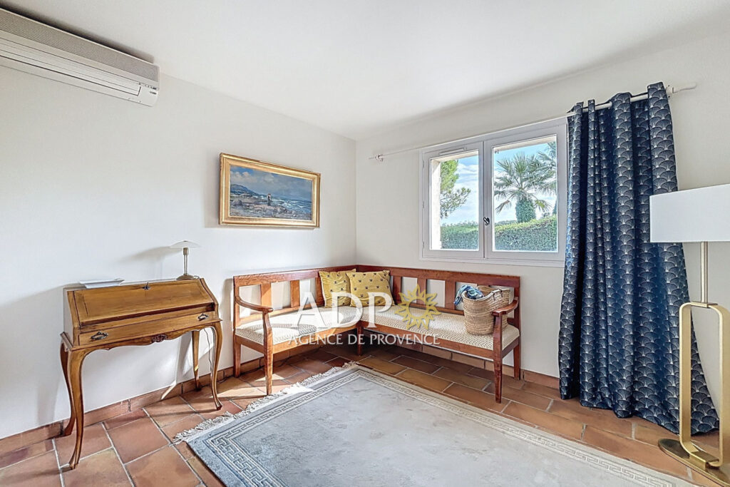 vente maison 8 Pièce(s) – 8 pièces – 5 chambres – 218.00 m²