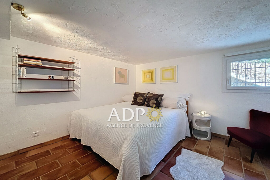 vente maison 8 Pièce(s) – 8 pièces – 5 chambres – 218.00 m²