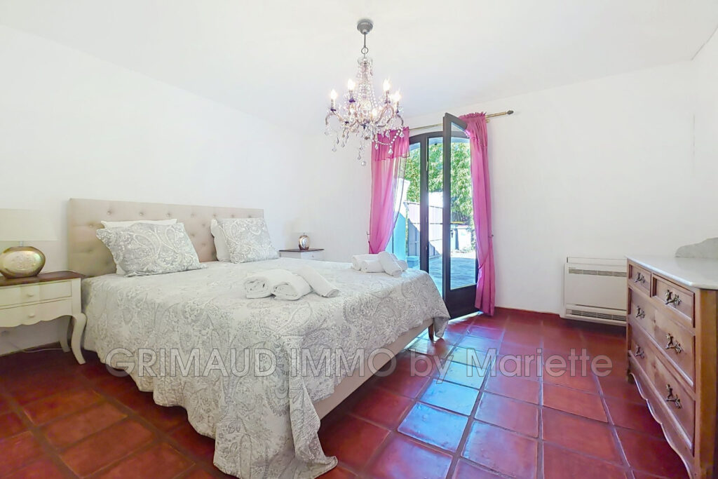 vente maison 8 Pièce(s) – 8 pièces – 5 chambres – 235.81 m²