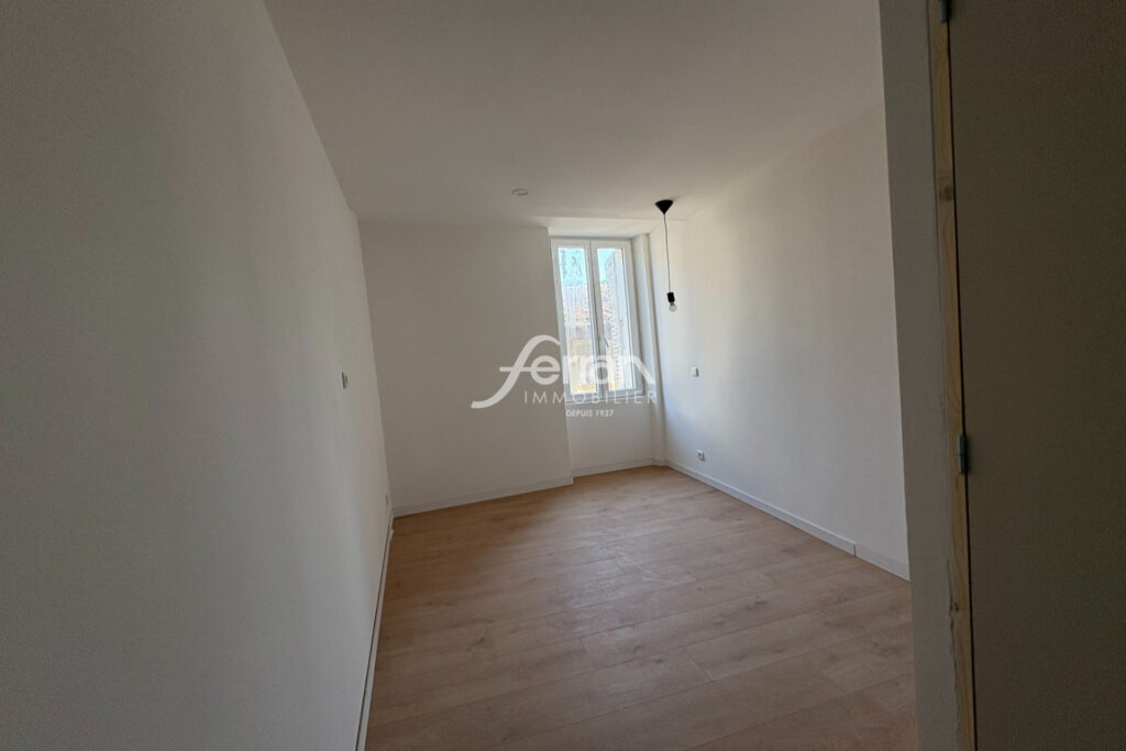 A louer à Entrecasteaux T3/4 avec terrasse – 3 pièces – 2 chambres – 80.00 m²