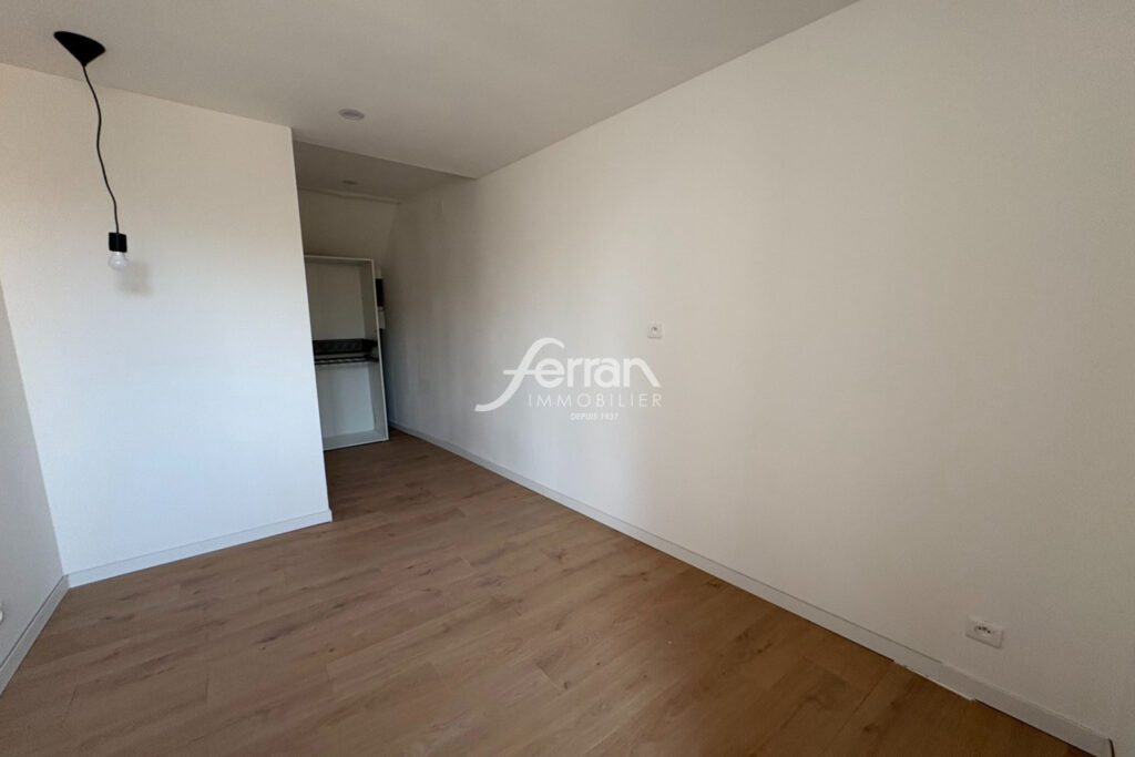 A louer à Entrecasteaux T3/4 avec terrasse – 3 pièces – 2 chambres – 80.00 m²