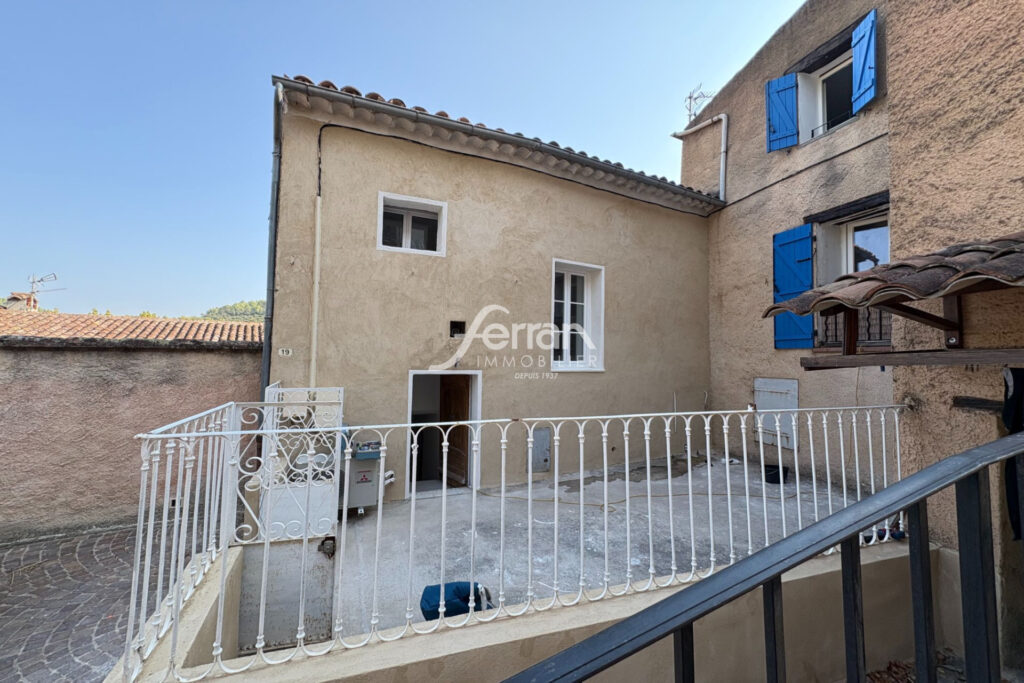 A louer à Entrecasteaux T3/4 avec terrasse – 3 pièces – 2 chambres – 80.00 m²