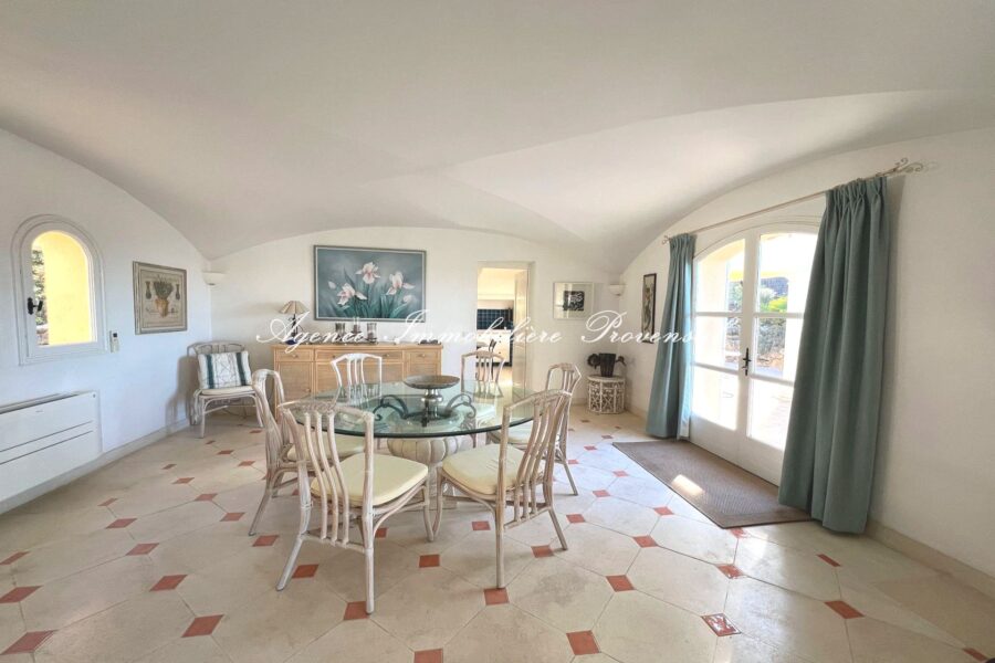 Maison à louer à Sainte-maxime