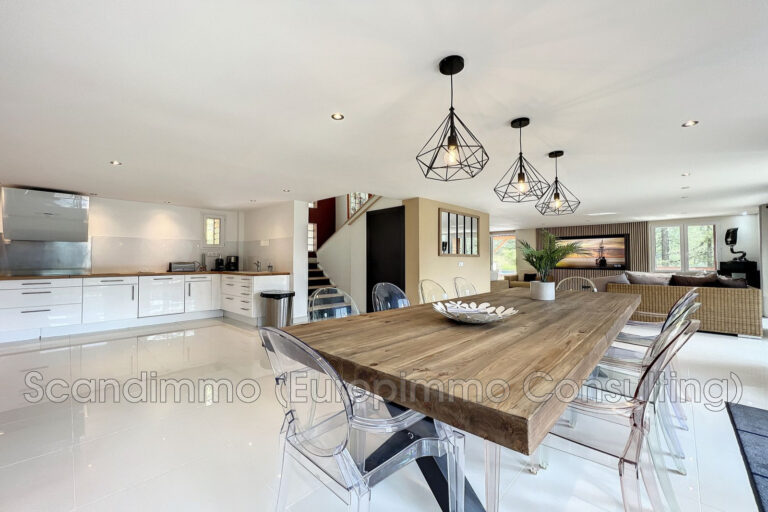 vente maison 6 Pièce(s) – 6 pièces – 5 chambres – 385.00 m²