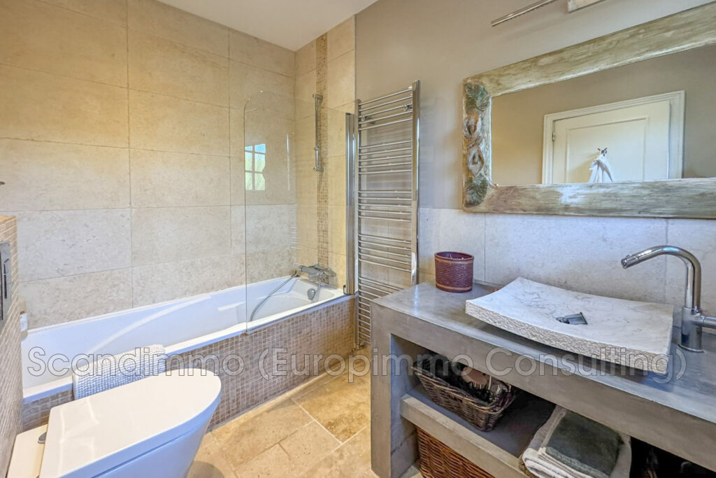 Propriété de charme en pierre ? Vue mer et village ? CABRIS – 6 pièces – 4 chambres – 155.00 m²