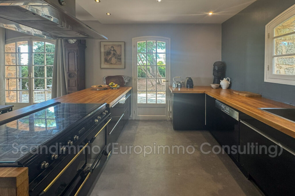 Propriété de charme en pierre ? Vue mer et village ? CABRIS – 6 pièces – 4 chambres – 155.00 m²