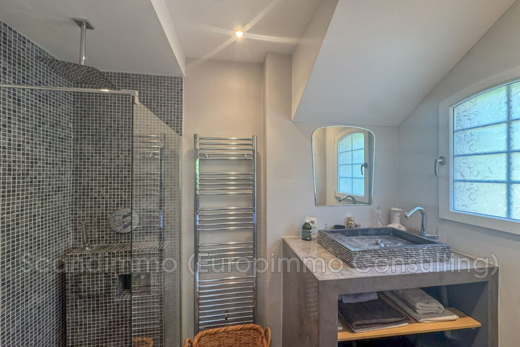 Propriété de charme en pierre ? Vue mer et village ? CABRIS – 6 pièces – 4 chambres – 155.00 m²