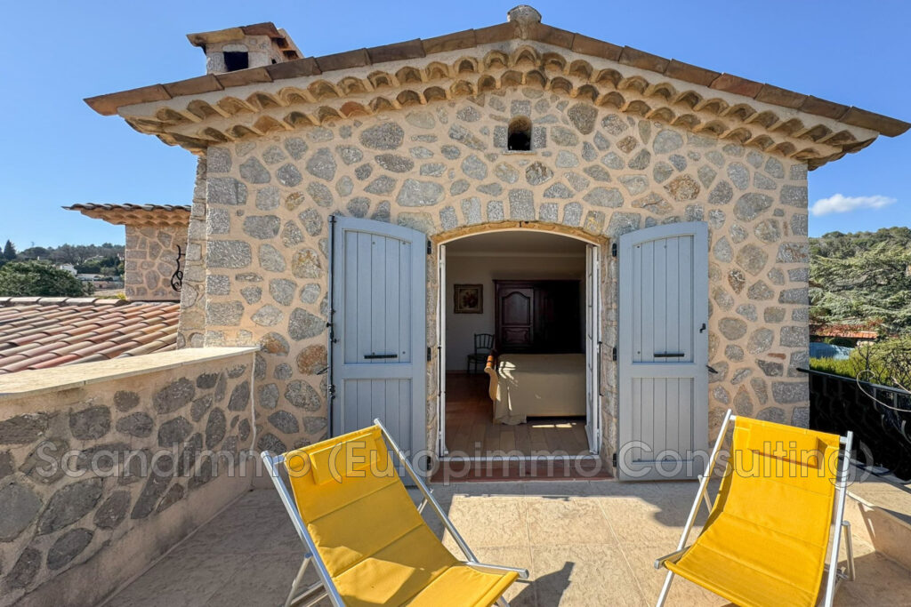 Propriété de charme en pierre ? Vue mer et village ? CABRIS – 6 pièces – 4 chambres – 155.00 m²