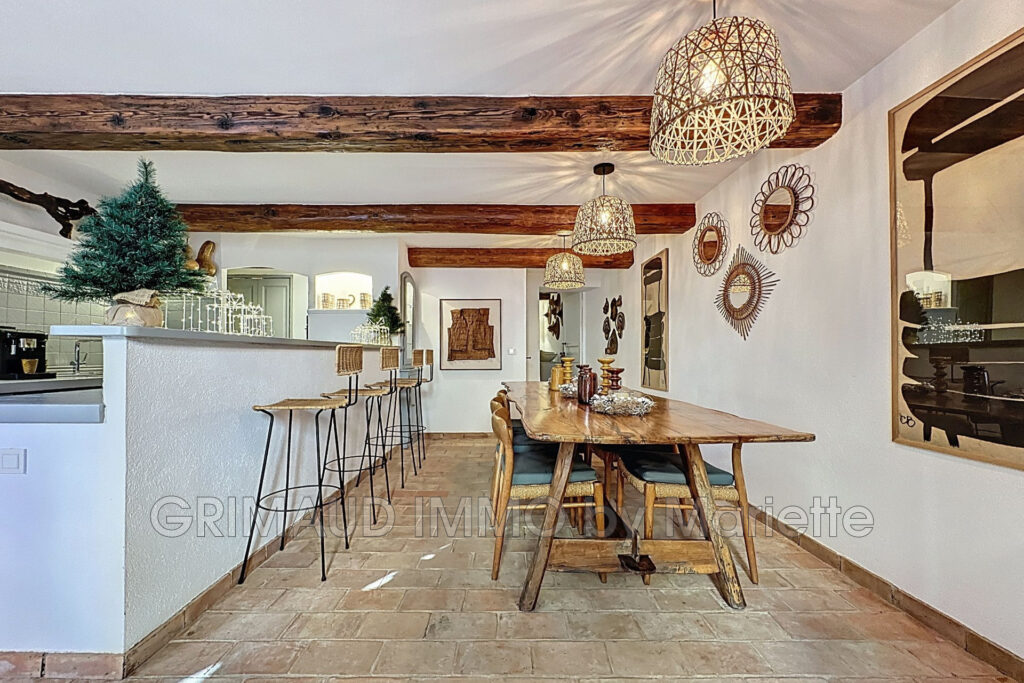 superbe maison de village avec terrasse et garage, unique – 4 pièces – 2 chambres – 101.00 m²