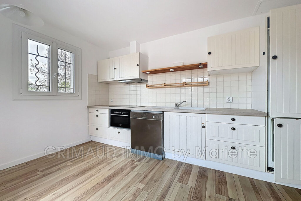 belle maison dans domaine avec 5 chambres, piscinable – 6 pièces – 5 chambres – 199.40 m²