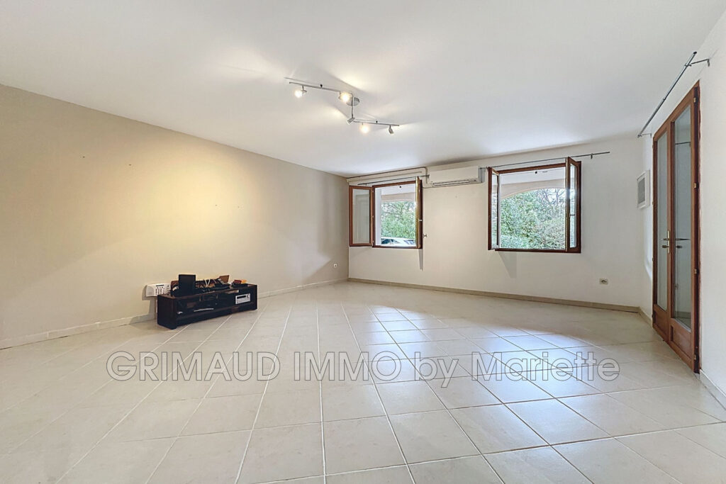 belle maison dans domaine avec 5 chambres, piscinable – 6 pièces – 5 chambres – 199.40 m²