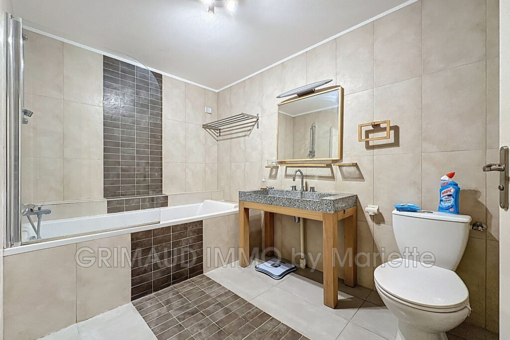 belle maison dans domaine avec 5 chambres, piscinable – 6 pièces – 5 chambres – 199.40 m²