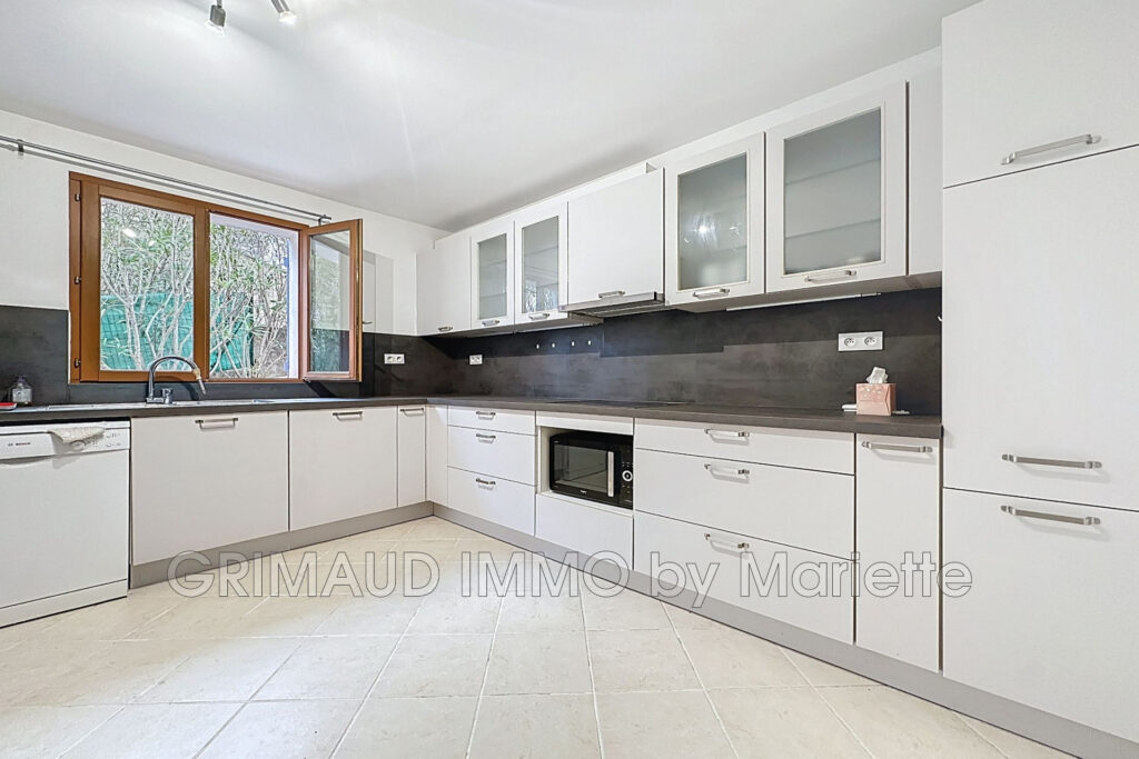 belle maison dans domaine avec 5 chambres, piscinable – 6 pièces – 5 chambres – 199.40 m²