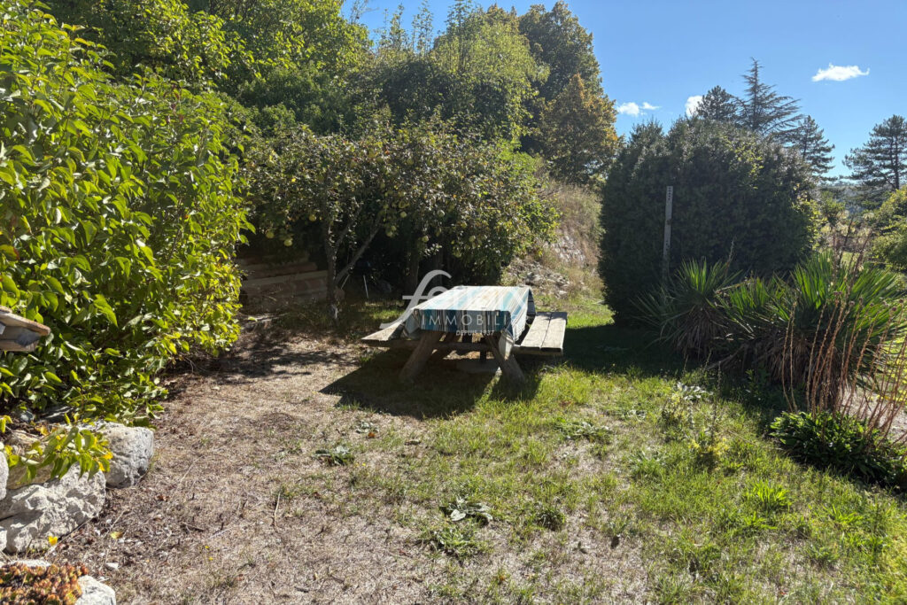 Maison autour de 40 m2 avec vue magnifique  – terrain de 1.730 – 3 pièces – 2 chambres – 50.00 m²