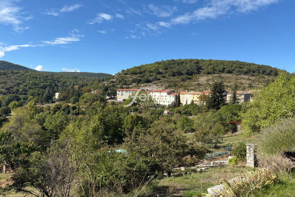 Maison autour de 40 m2 avec vue magnifique  – terrain de 1.730 – 3 pièces – 2 chambres – 50.00 m²
