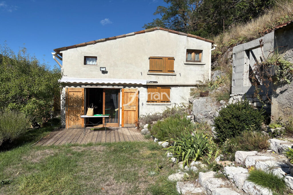 Maison autour de 40 m2 avec vue magnifique  – terrain de 1.730 – 3 pièces – 2 chambres – 50.00 m²