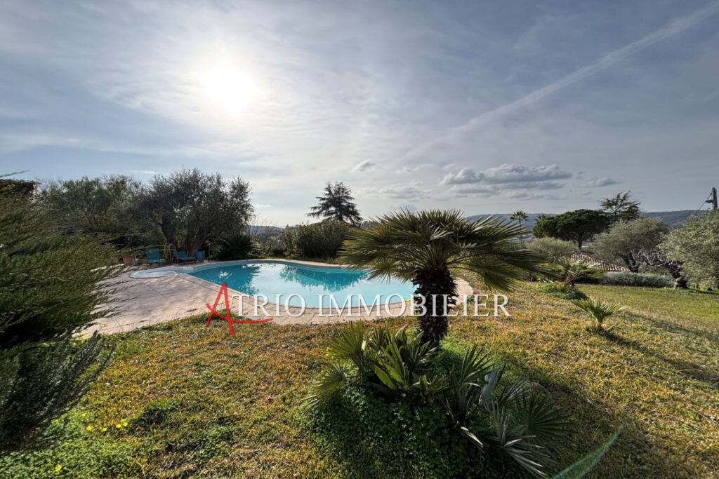 Villa d’architecte ? Vue dégagée & cadre privilégié ? Cagnes-s – 6 pièces – 5 chambres – 155.00 m²