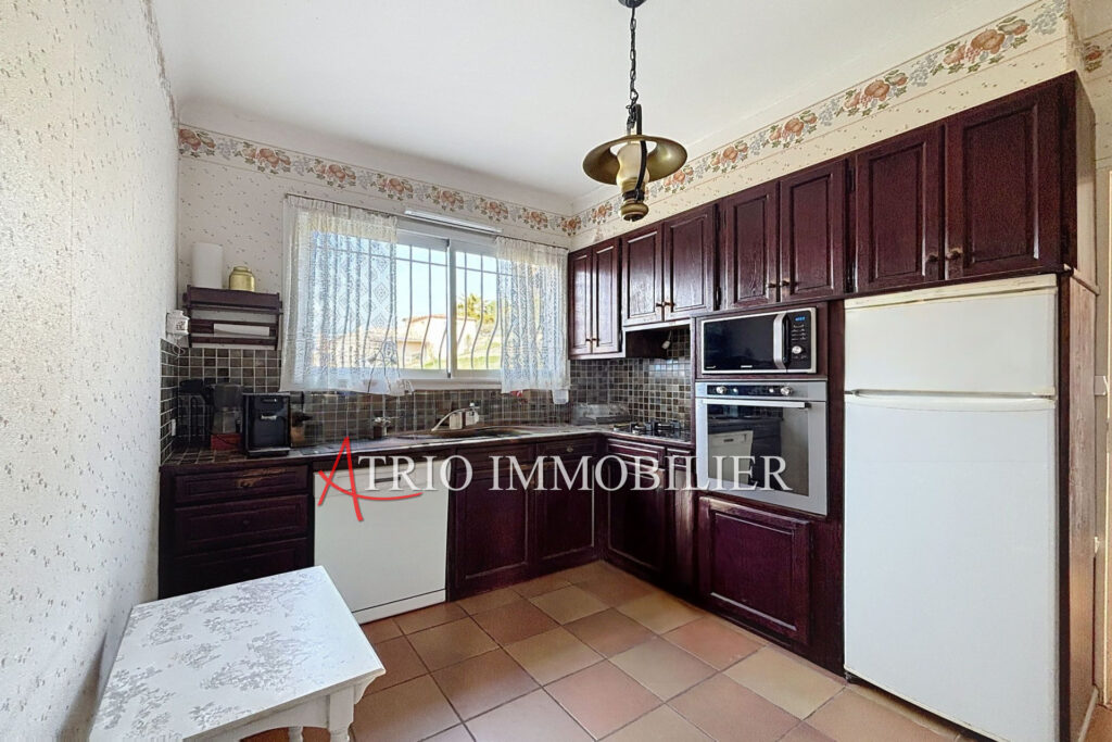 Villa d’architecte ? Vue dégagée & cadre privilégié ? Cagnes-s – 6 pièces – 5 chambres – 155.00 m²