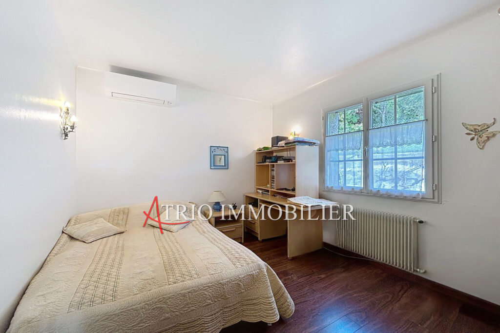 Villa d’architecte ? Vue dégagée & cadre privilégié ? Cagnes-s – 6 pièces – 5 chambres – 155.00 m²