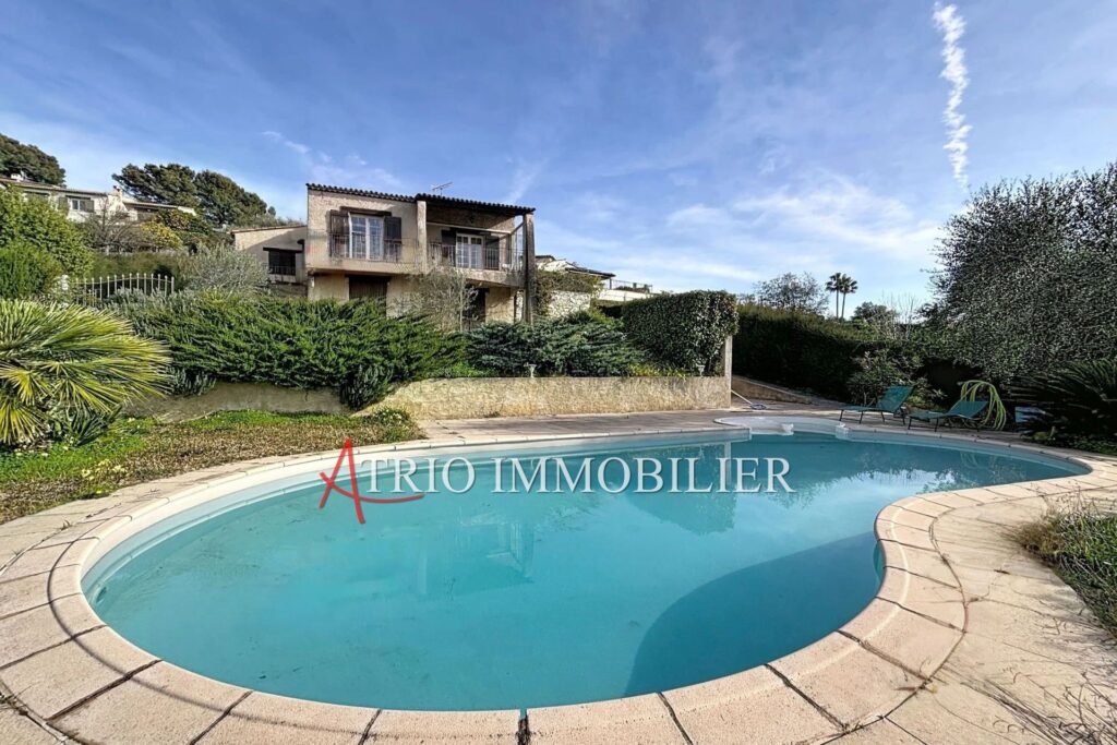 Villa d’architecte ? Vue dégagée & cadre privilégié ? Cagnes-s – 6 pièces – 5 chambres – 155.00 m²