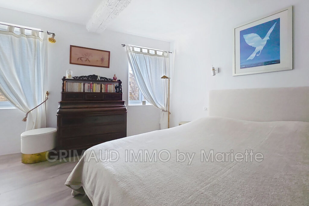Charmante maison de caractère située à La Garde-Freinet avec v – 6 pièces – 3 chambres – 165.00 m²