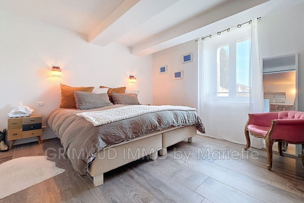Charmante maison de caractère située à La Garde-Freinet avec v – 6 pièces – 3 chambres – 165.00 m²