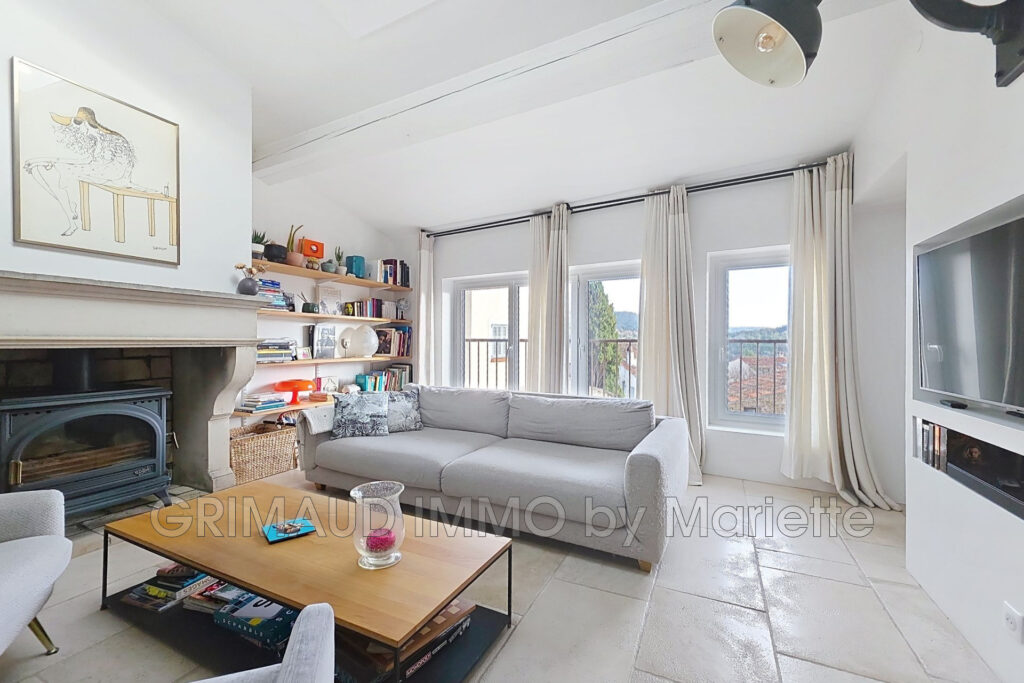 Charmante maison de caractère située à La Garde-Freinet avec v – 6 pièces – 3 chambres – 165.00 m²