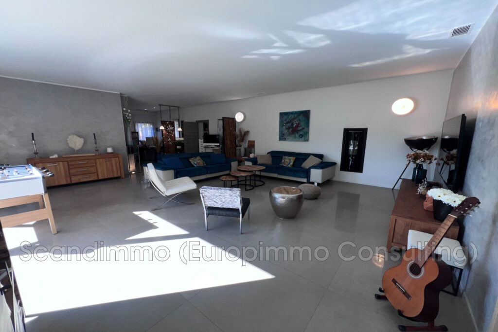 vente maison 7 Pièce(s) – 7 pièces – 4 chambres – 231.00 m²