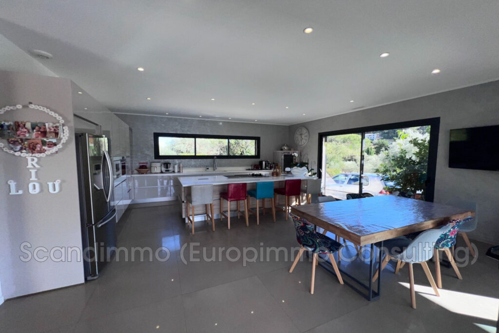 vente maison 7 Pièce(s) – 7 pièces – 4 chambres – 231.00 m²