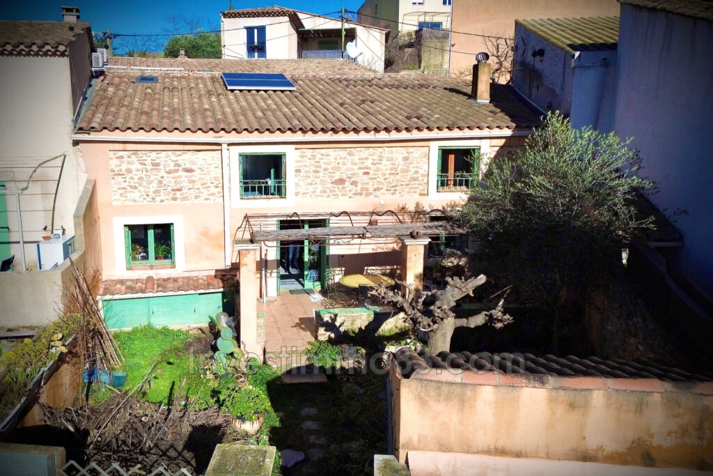 Dans un environnement privilégié, au coeur du village, avec vu – 4 pièces – 3 chambres – 100.00 m²