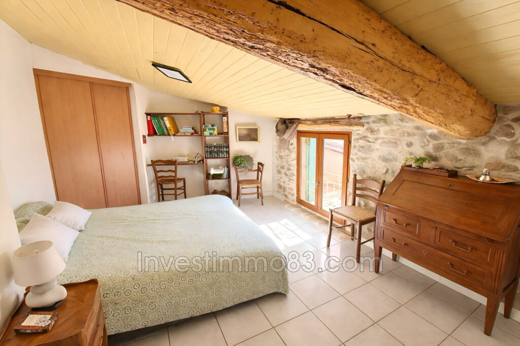 Dans un environnement privilégié, au coeur du village, avec vu – 4 pièces – 3 chambres – 100.00 m²