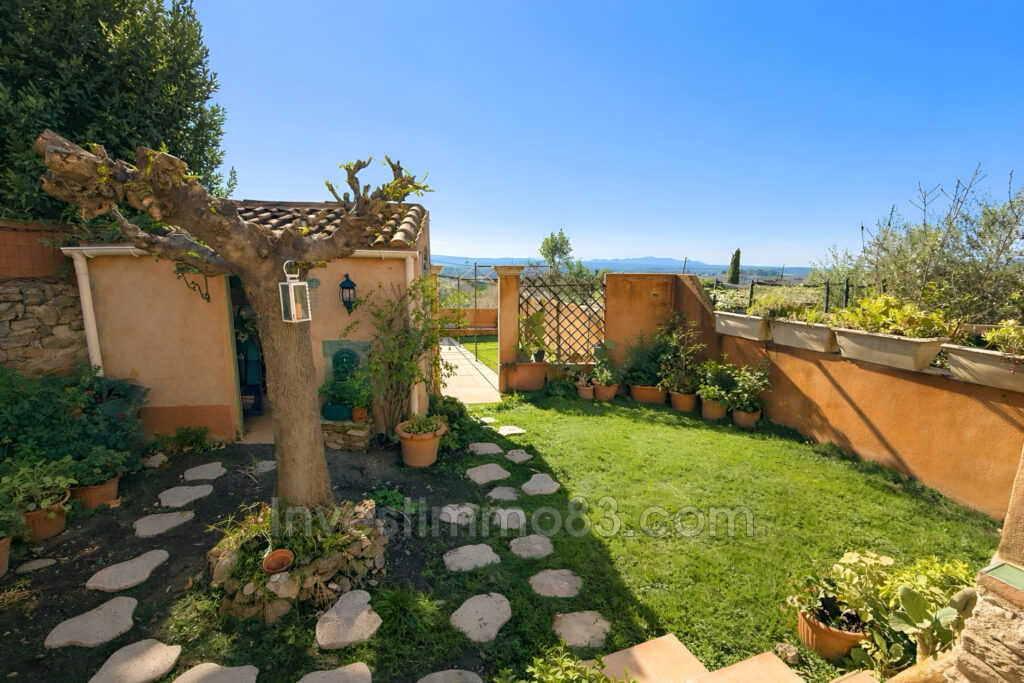 Dans un environnement privilégié, au coeur du village, avec vu – 4 pièces – 3 chambres – 100.00 m²