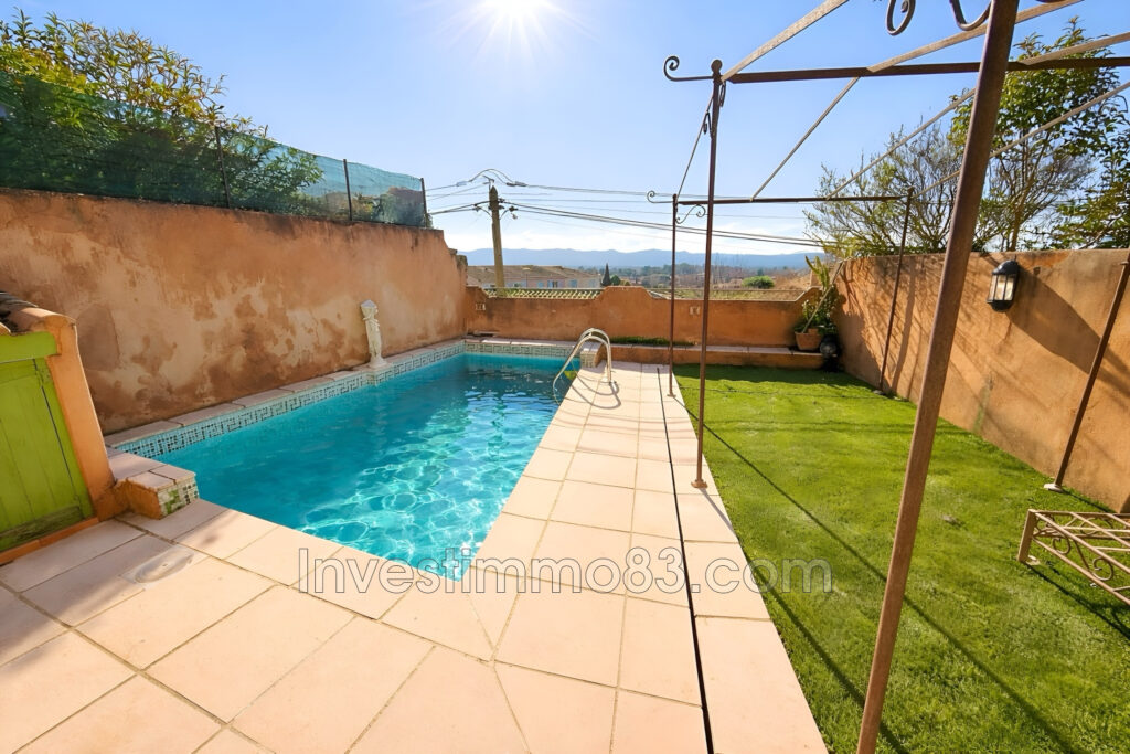 Dans un environnement privilégié, au coeur du village, avec vu – 4 pièces – 3 chambres – 100.00 m²