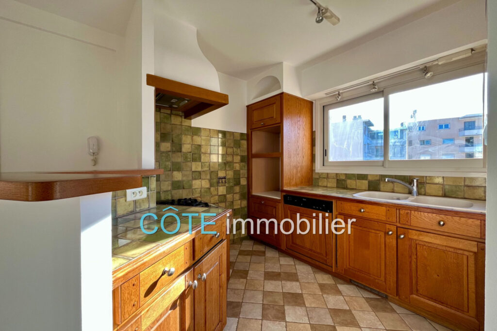 Centre, 3 pièces 75 m² étage élevé + grande terrasse de 28 m² – 3 pièces – 2 chambres – 75.00 m²