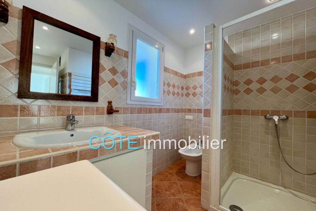 Centre, 3 pièces 75 m² étage élevé + grande terrasse de 28 m² – 3 pièces – 2 chambres – 75.00 m²