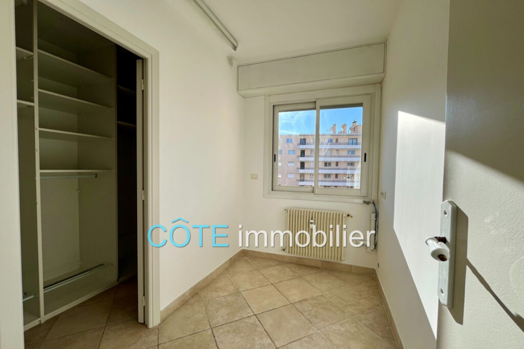 Centre, 3 pièces 75 m² étage élevé + grande terrasse de 28 m² – 3 pièces – 2 chambres – 75.00 m²