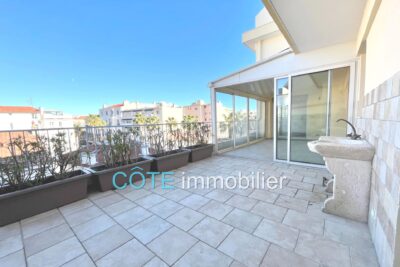 Centre, 3 pièces 75 m² étage élevé + grande terrasse de 28 m² – 3 pièces – 2 chambres – 75.00 m²