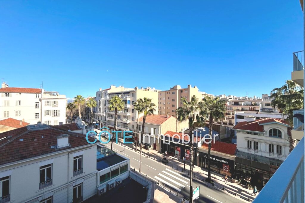 Centre, 3 pièces 75 m² étage élevé + grande terrasse de 28 m² – 3 pièces – 2 chambres – 75.00 m²