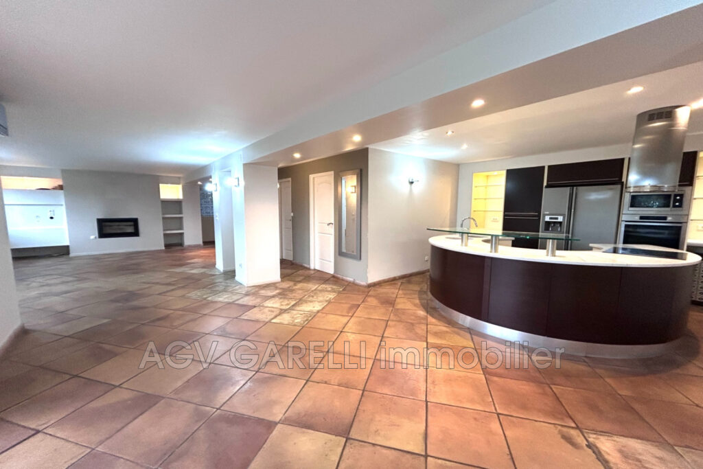 vente maison 5 Pièce(s) – 5 pièces – 4 chambres – 172.75 m²