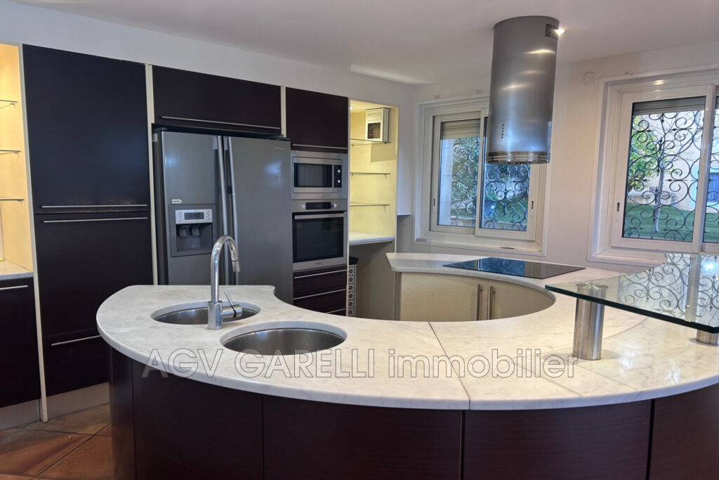 vente maison 5 Pièce(s) – 5 pièces – 4 chambres – 172.75 m²