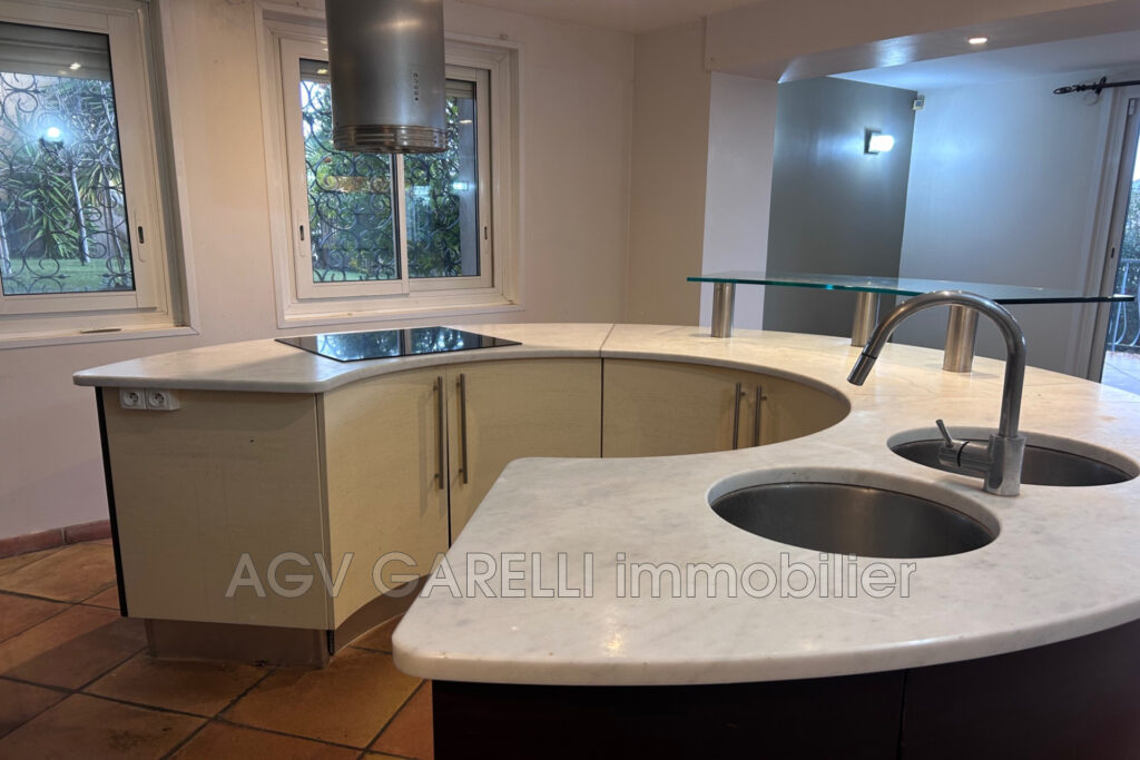 vente maison 5 Pièce(s) – 5 pièces – 4 chambres – 172.75 m²