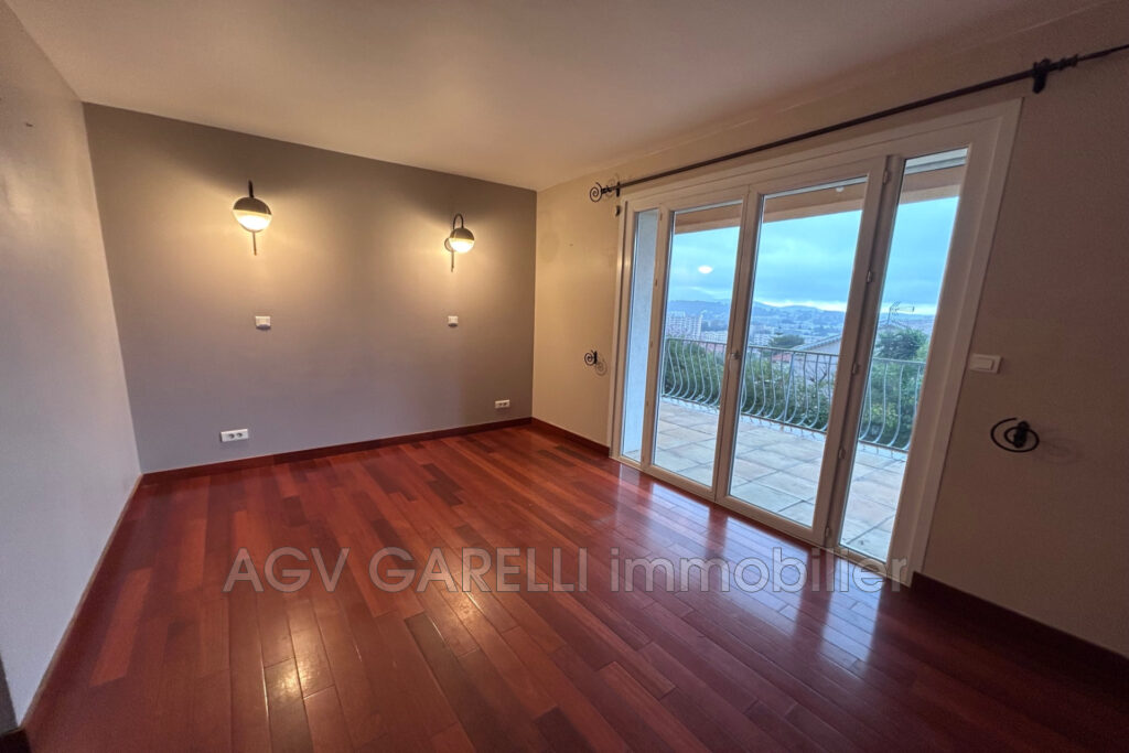 vente maison 5 Pièce(s) – 5 pièces – 4 chambres – 172.75 m²