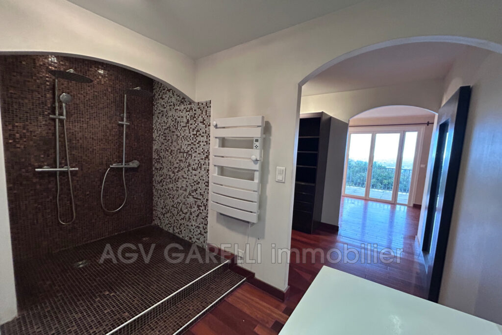 vente maison 5 Pièce(s) – 5 pièces – 4 chambres – 172.75 m²